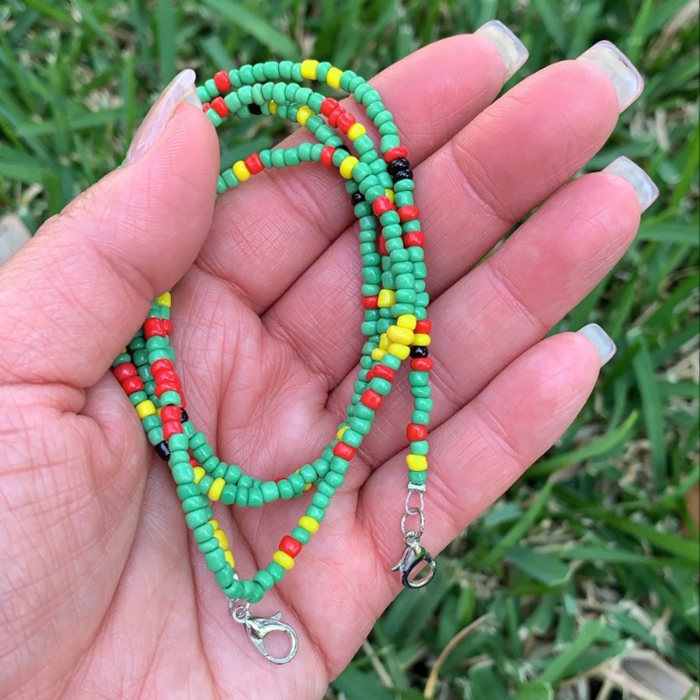 Beaded mask lanyard